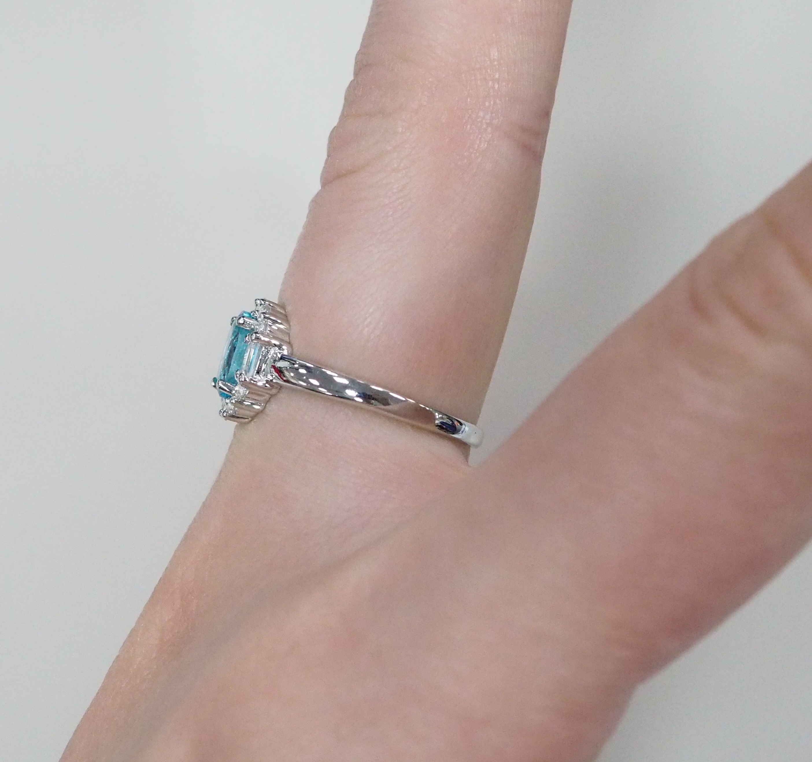 Серебряное кольцо с апатитом